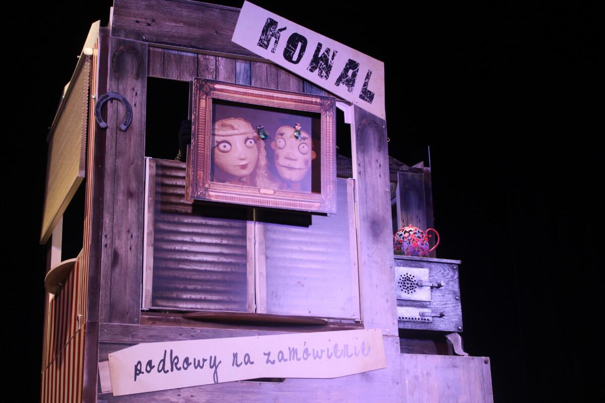 Spektakl Baśń o grającym imbryku w wykonaniu Teatru Wariate