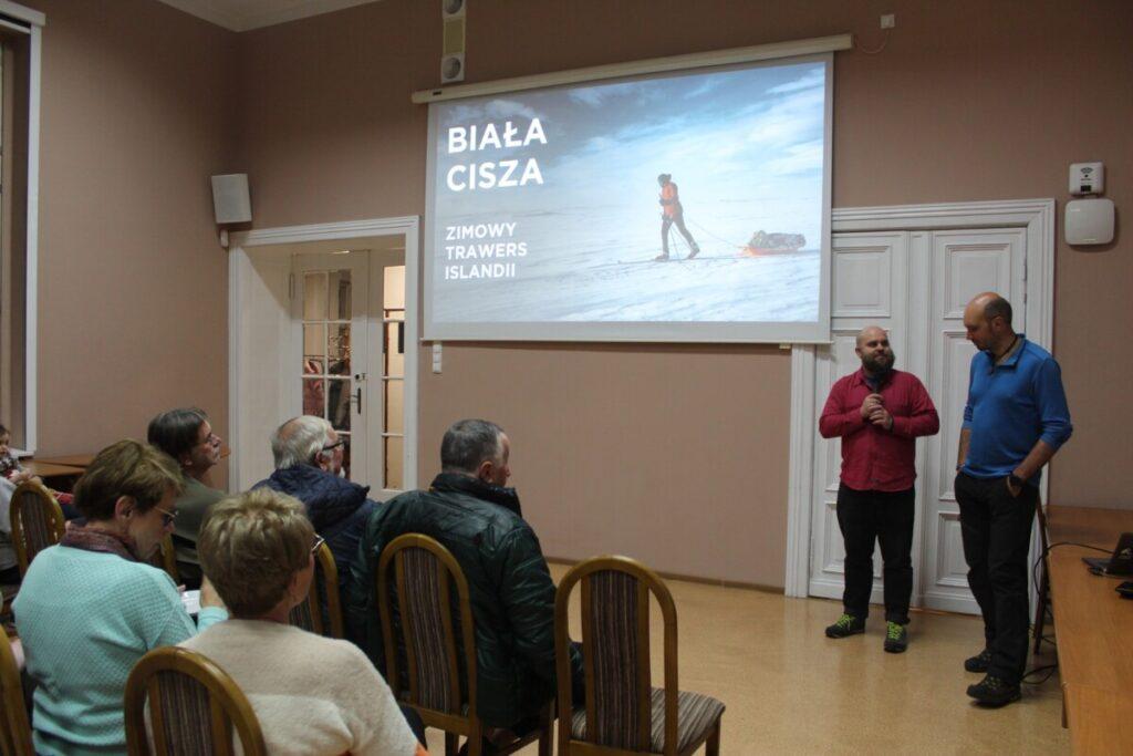 spotkanie z podróżnikiem, grupa ludzi, pokaz slajdów - Biała cisza zimowy trawers Islandii.