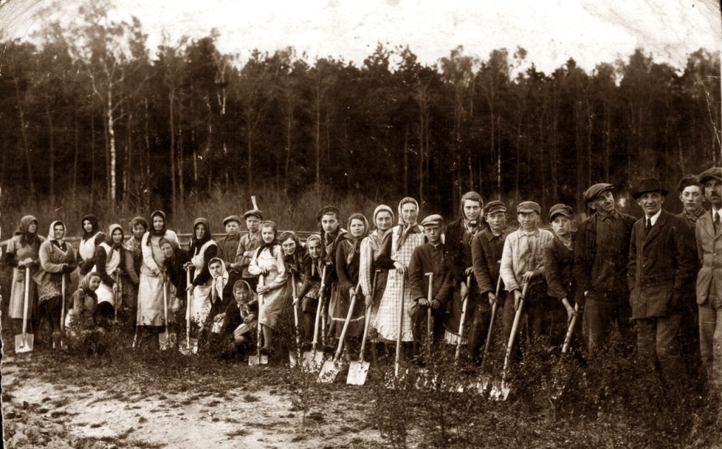 Kopanie okopów 1941/1942