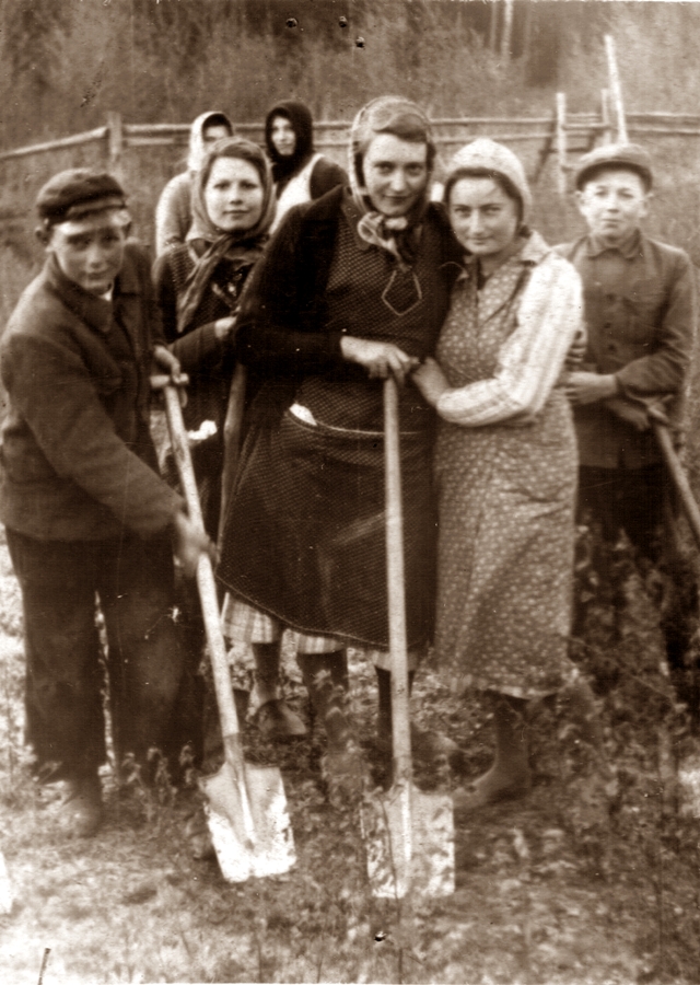 Kopanie okopów 1941/1942