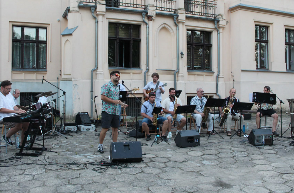 Monti Brass Band 8 muzyków, na powietrzu